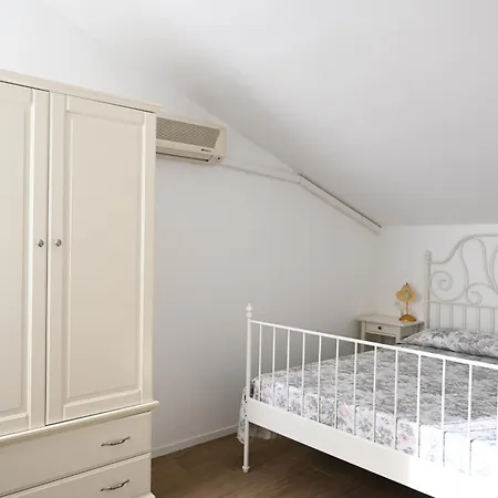 M425 - Marcelli, Bilocale Su Due Livelli Con Terrazzo Apartmán Marcelli